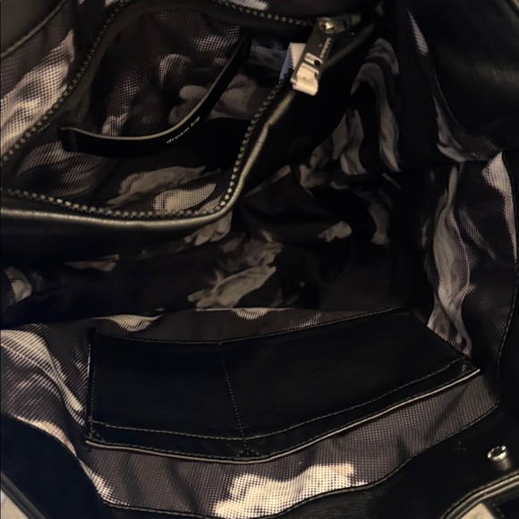 lululemon athletica Classic Black Tote - Picture 4 of 7